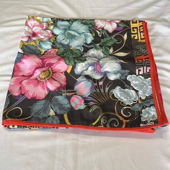 Johnny Was Floral Peace Beach Blanket 65”x70” NWT - Picture 7 of 9